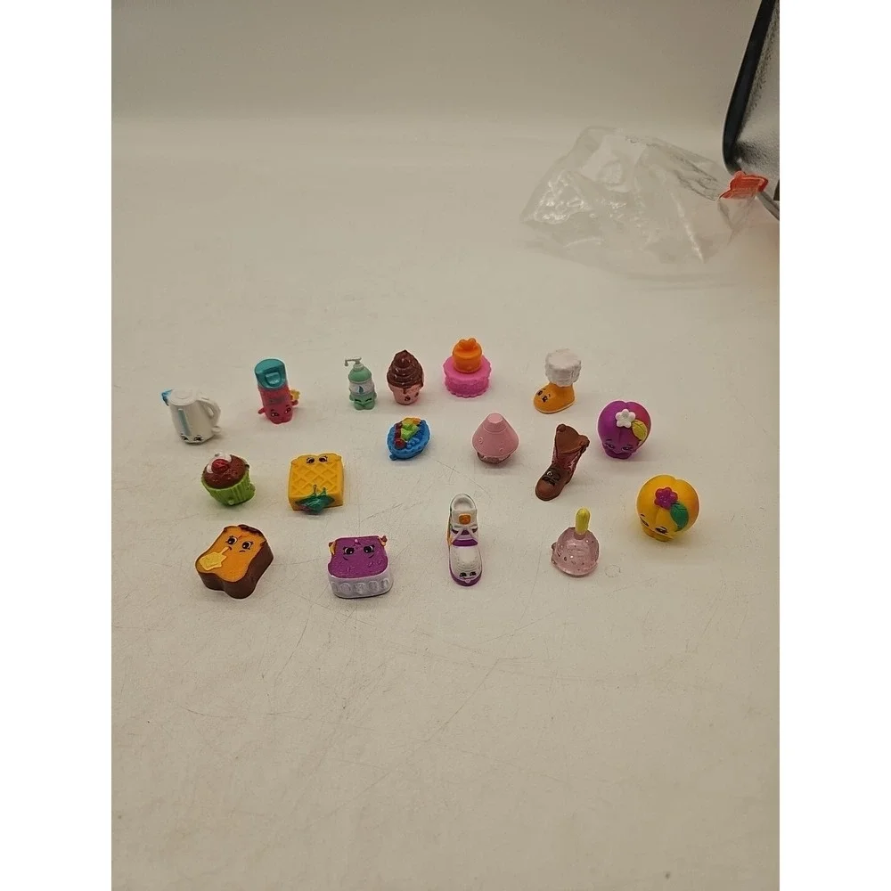 Shopkins Lot of 17  Pieces / Moose Mini Figures Children Toys  Lot Tiny